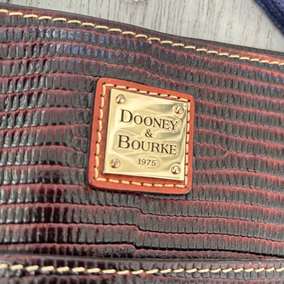 Dooney & Bourke Tote Bag in EUC. Comes w/branded dustbag. Absolutely beautiful. - Picture 2 of 14